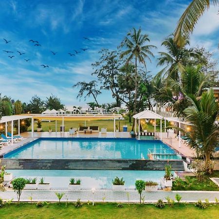 Foxoso La Beach Resort & Spa Goa Velha Exterior foto