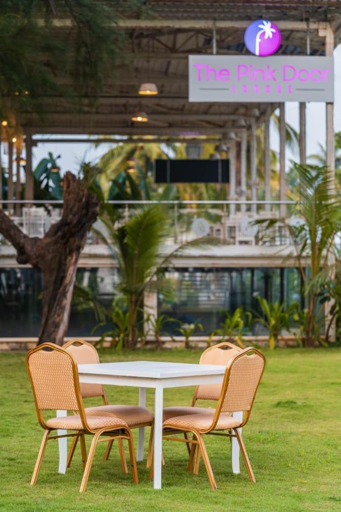 Foxoso La Beach Resort & Spa Goa Velha Exterior foto